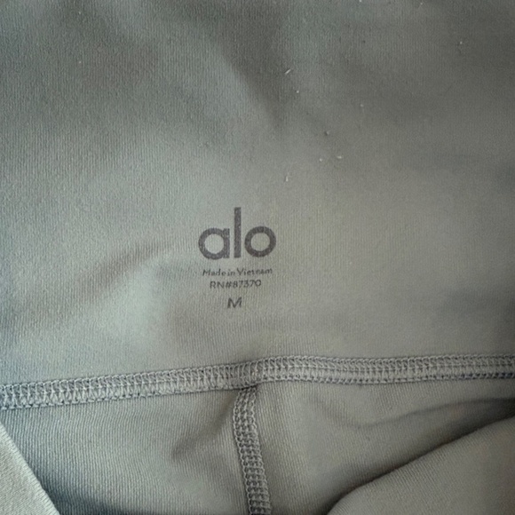 ALO Yoga Gray Leggings - Picture 6 of 9